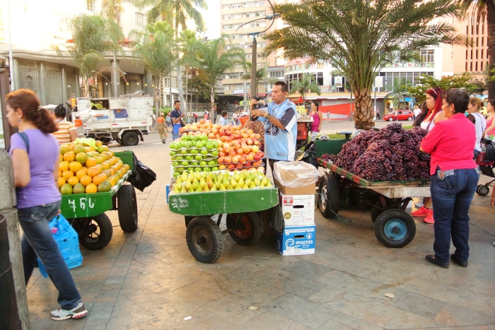 Fruit vendors in "Centro," Medellin